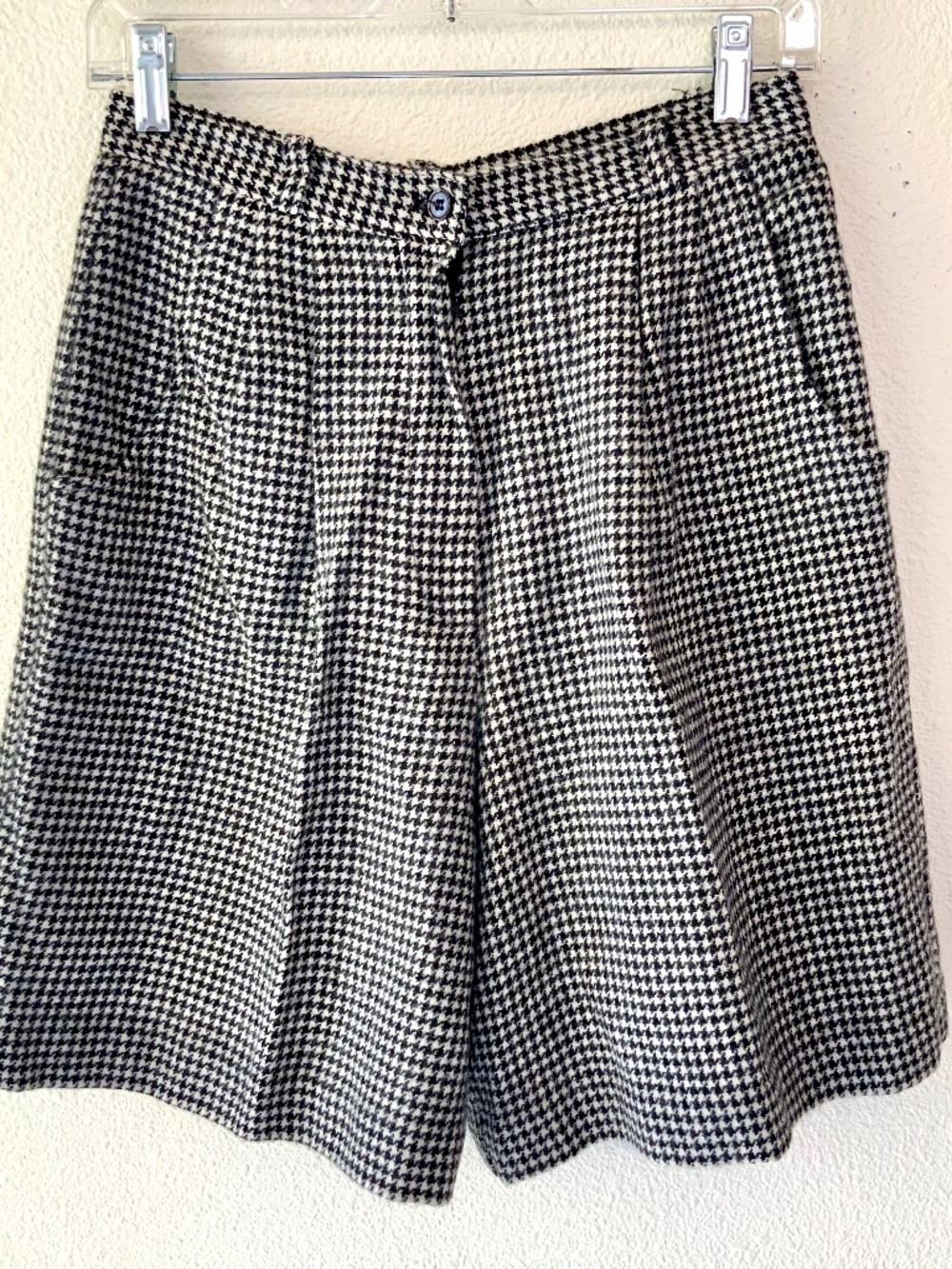 VINTAGE! Wool Shorts Houndstooth High Waist Black White Checked Size 10 Pleated